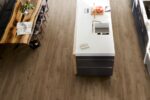 Parchet laminat Quick Step Eligna 3582, 8 mm, stejar Newcastle, nuanță maro - imagine 2